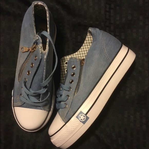 Sneakers - Picture 1 of 5